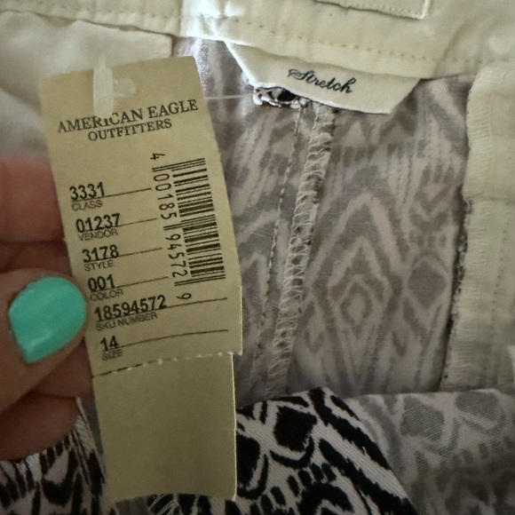 American Eagle shorts • NWT • Women’s size 14 - Picture 4 of 8